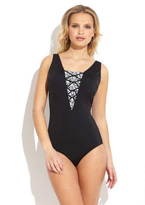 Elisandra Tomacheski in a bikini