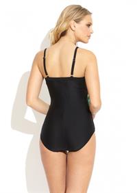 Elisandra Tomacheski in a bikini - ass