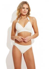 Elisandra Tomacheski in a bikini