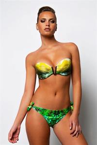 Elisandra Tomacheski in a bikini