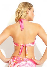 Elisandra Tomacheski in a bikini