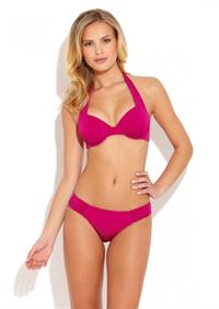 Elisandra Tomacheski in a bikini