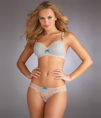 Elisandra Tomacheski in lingerie