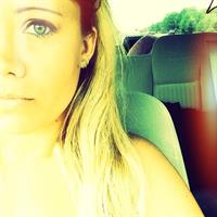 Kayla Garvey taking a selfie