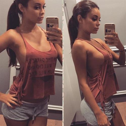 Susanna Canzian taking a selfie