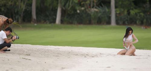 Kim Kardashian Bikini Pictures Kim Kardashian in white bikini in Mexico