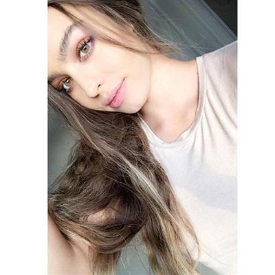 Sommer Ray taking a selfie