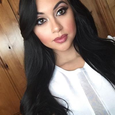 Jailyne Ojeda Ochoa taking a selfie