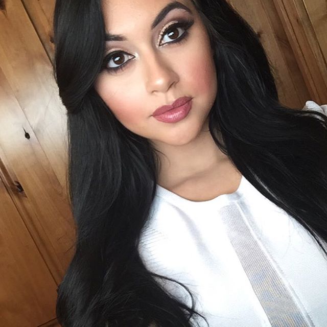 Jailyne Ojeda Ochoa taking a selfie