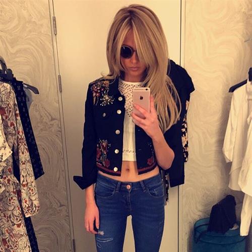 Nicola Hughes taking a selfie