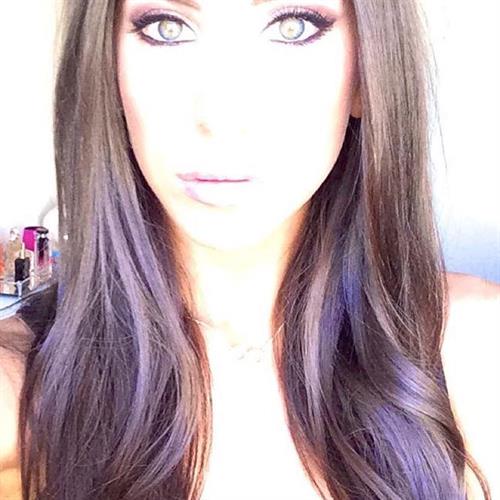 Jen Selter taking a selfie