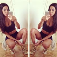 Jen Selter taking a selfie