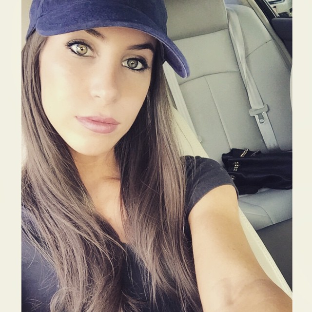 Jen Selter taking a selfie