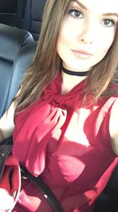 Amanda Cerny taking a selfie