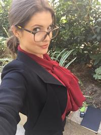 Amanda Cerny taking a selfie