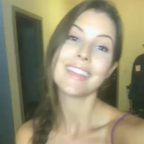 Amanda Cerny taking a selfie