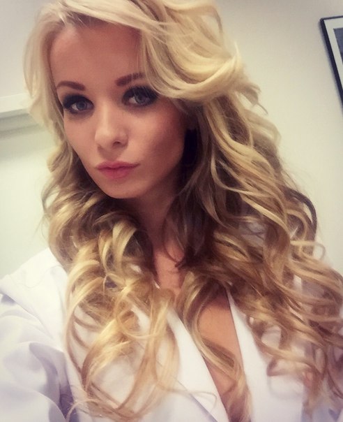 Ekaterina Enokaeva taking a selfie