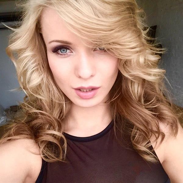 Ekaterina Enokaeva taking a selfie