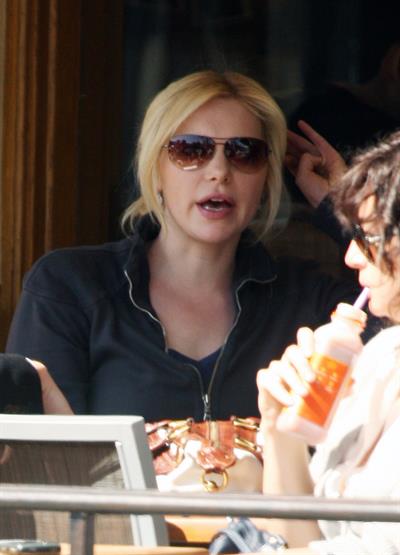 Laura Prepon at The Coffee Bean in Beverly Hills April 7, 2009