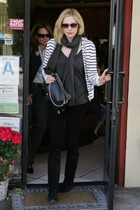 Laura Prepon out for lunch in Beverly Hills December 18, 2009