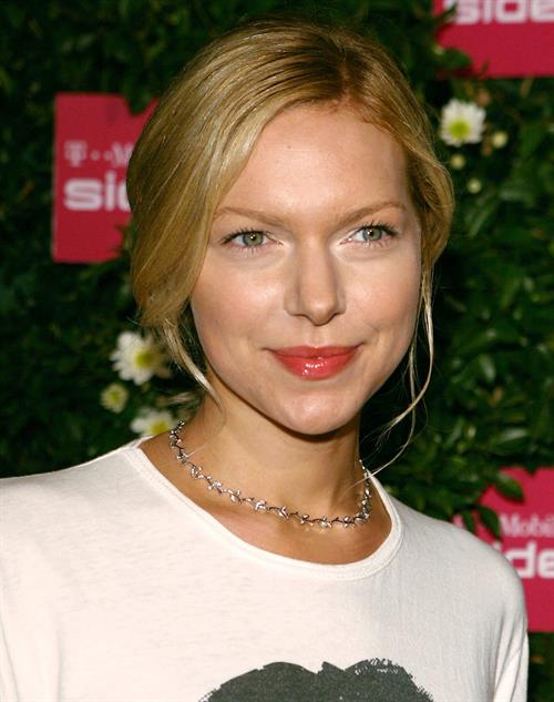  Laura Prepon Launch Of The T-Mobile Sidekick