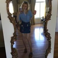 Elle Fanning taking a selfie