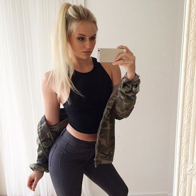 Anna Nyström taking a selfie