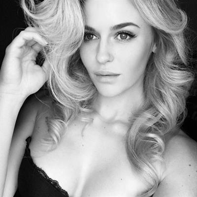 Anna Nyström taking a selfie