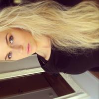 Anna Nyström taking a selfie