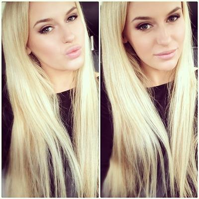 Anna Nyström taking a selfie