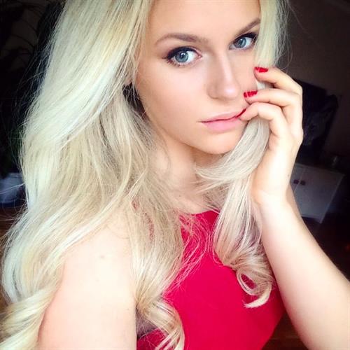 Anna Nyström taking a selfie