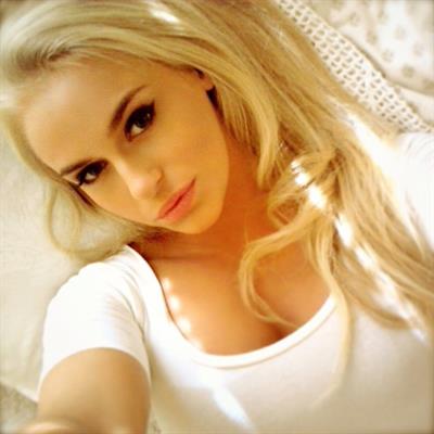 Anna Nyström taking a selfie