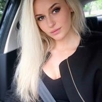 Anna Nyström taking a selfie