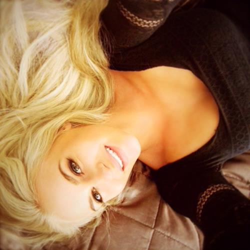 Anna Nyström taking a selfie