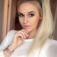 Anna Nyström taking a selfie