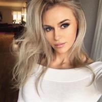 Anna Nyström taking a selfie