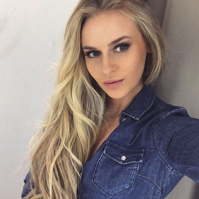 Anna Nyström taking a selfie