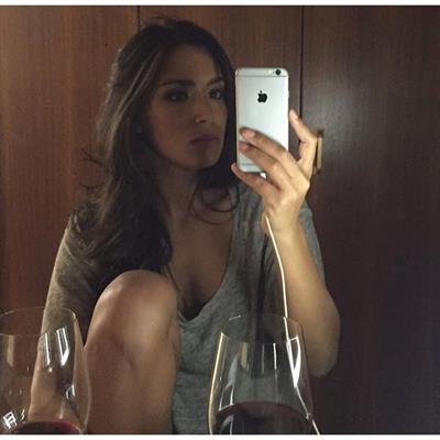 Ilfenesh Hadera taking a selfie