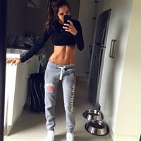 Kayla Itsines taking a selfie