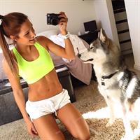 Kayla Itsines taking a selfie