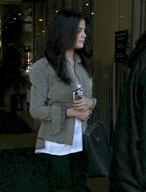 Selena Gomez leaving the ER in Los Angeles November 19, 2012 