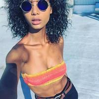 Ariela Oliveira taking a selfie