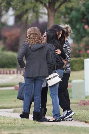 Selena Gomez Pictures Selena Gomez returning to her home outside of Dallas 11/13/12