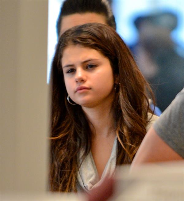 Selena Gomez at Los Angeles airport November 10, 2012