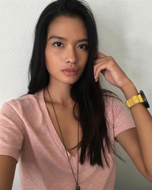 Janine Tugonon taking a selfie