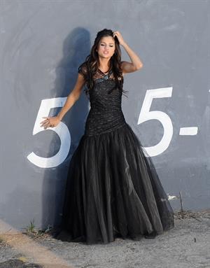 Behind the scenes of Selena Gomez's new video, 'Who Says' 