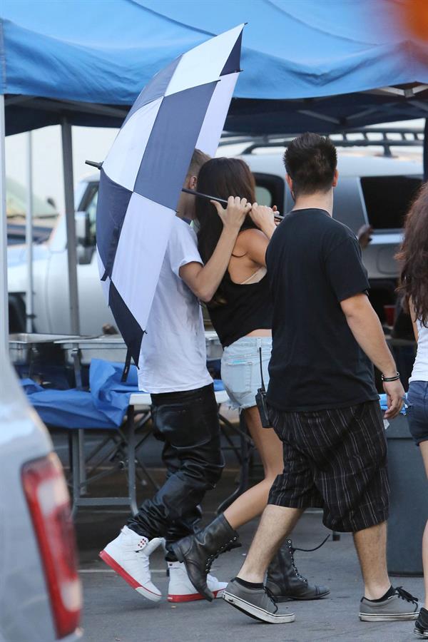 Selena Gomez - On the set of 'Feed the Dog' in Los Angeles Augusts 29, 2012