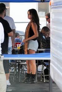 Selena Gomez - On the set of 'Feed the Dog' in Los Angeles Augusts 29, 2012