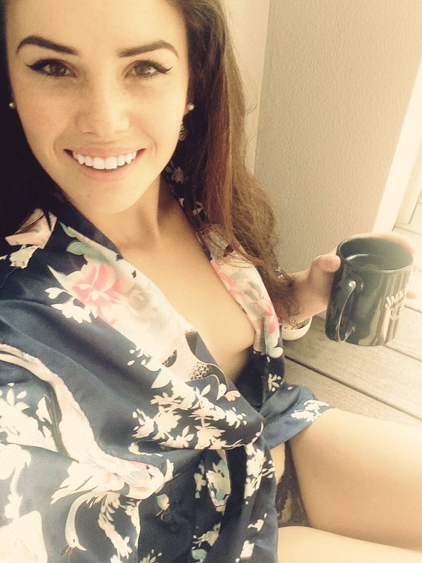 Alexis Young taking a selfie