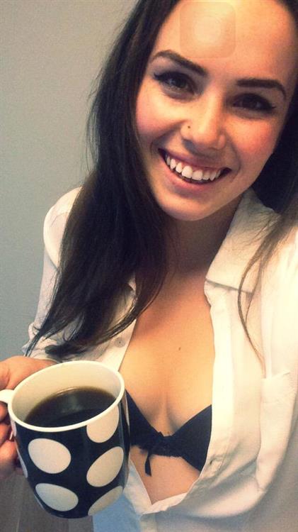 Alexis Young taking a selfie